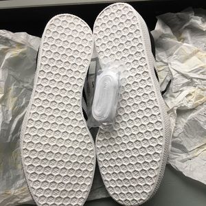 black adidas gazelle size 5